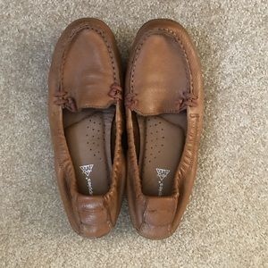 Casual caramel brown flats